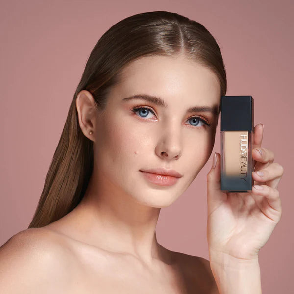 HUDA BEAUTY #FAUXFILTER LUMINOUS MATTE FOUNDATION CASHEW 140G (FAIR SKIN WITH PEACHY-GOLDEN UNDERTONES)