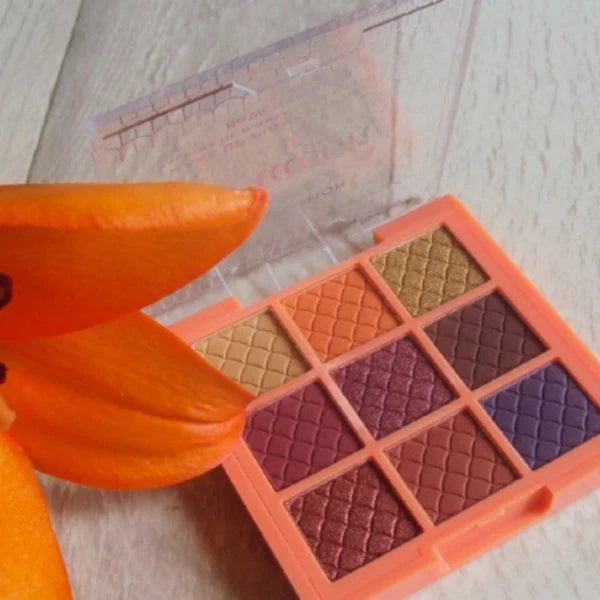 I HEART REVOLUTION  MAKEUP PIGMENT PALLETTE DRAGON